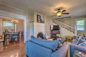 Televisión y chimenea 