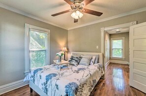 3 habitaciones, tabla de planchar con plancha, wifi y ropa de cama 