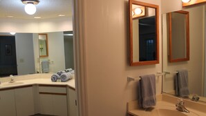 A bathroom with a sink, mirror, and towel rack. - 2bd, 2ba, 1st Floor Condo: Pool, Short Drive to Beach, Tennis, Lanai, Near IMG (Bradenton)