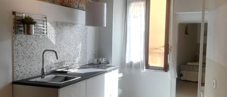 Fridge, stovetop, coffee/tea maker, electric kettle