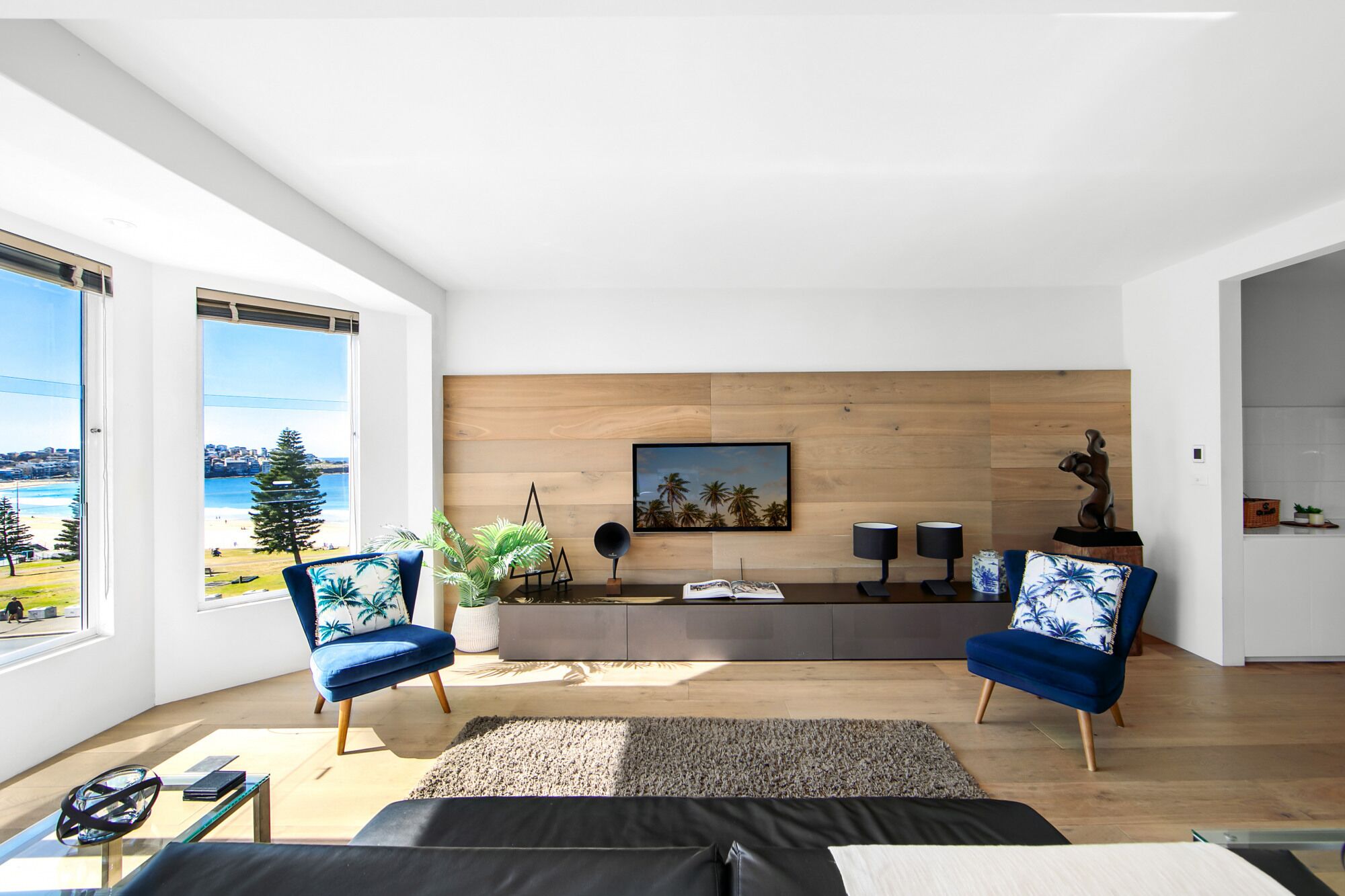 Stunning 2-Bed Unit on Bondi Beach with Ocean View