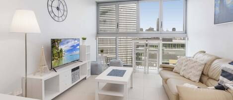 電視、Netflix、串流服務、 辦公室