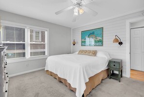 5 bedrooms, iron/ironing board, free WiFi, bed sheets - Palmetto Sands - Oceanfront in Garden City Beach (Garden City Beach)