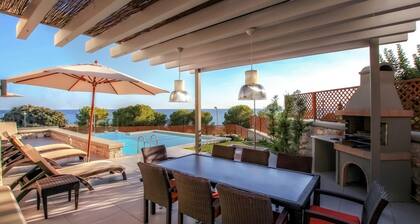 Villa Luciana - Private Pool, BBQ, WiFi & AC