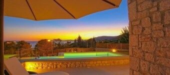 Villa Luciana - Private Pool, BBQ, WiFi & AC