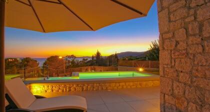 Villa Luciana - Private Pool, BBQ, WiFi & AC