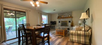 Renovated & peaceful home with bike storage and connected to Razorback Greenway 