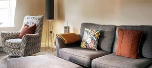TV, DVD player, offices - Seaside View Apartment - Sunny bright two bedroom apartment - Lift inside (Filey)
