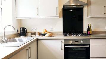 Coffee/tea maker, fridge, microwave, oven