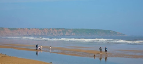 Seaside View Apartment - Sunny bright two bedroom apartment - Lift inside