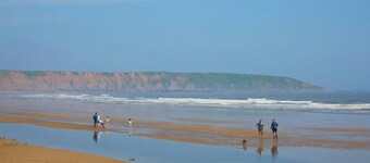 Seaside View Apartment - Sunny bright two bedroom apartment - Lift inside