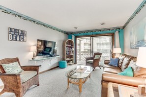 Apartment, 2 Schlafzimmer (M-103) | Wohnzimmer | Fernseher, DVD-Player