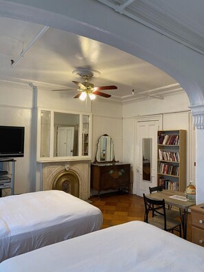 1 habitación, tabla de planchar con plancha, wifi y ropa de cama