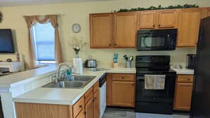 Coffee/tea maker, fridge, microwave, oven - Secluded, Quiet-Nature/Forest Views and Only 15 Minutes to Beach! (Myrtle Beach)