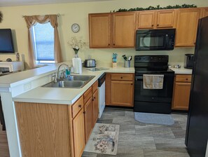 Fridge, microwave, oven, stovetop - Secluded, Quiet-Nature/Forest Views and Only 15 Minutes to Beach! (Myrtle Beach)