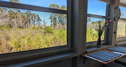 Secluded, Quiet-Nature/Forest Views and Only 15 Minutes to Beach!
