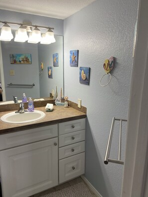 Combined shower/bathtub, hair dryer, towels, soap