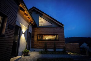 تفاصيل الفندق من الخارج