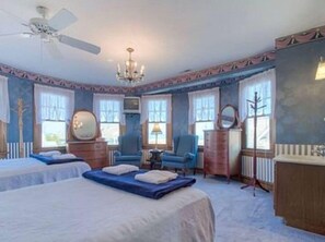 9 bedrooms, WiFi - The Pebbles...the Perfect Beach House for Large Family and Friends Gatherings (Avalon)