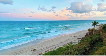 Private Cottage/Courtyard steps from Downtown Delray and The Chic Ray Hotel <br>