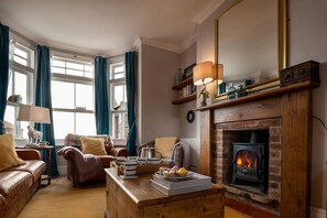 Smart TV, fireplace, video games, DVD player - Hot tub, sauna, sea & beach views, sleeps 16 in 7 bedrooms, 5 star Luxury house (Mundesley)