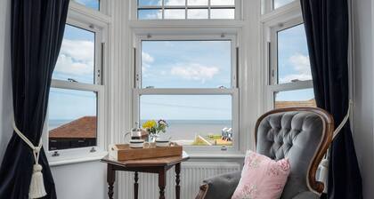Hot tub, sauna, sea & beach views, sleeps 16 in 7 bedrooms, 5 star Luxury house