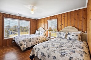 8 bedrooms, iron/ironing board, WiFi