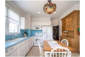 Private kitchen - Perfect Beach Block House for Large Family and Friends Gatherings (Stone Harbor)