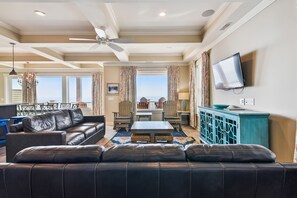 TV, videogames, DVD player, pebolim