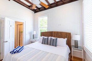 3 bedrooms, iron/ironing board, WiFi, bed sheets - Historic Boutique Home ‘Nantucket’ (Charleston)