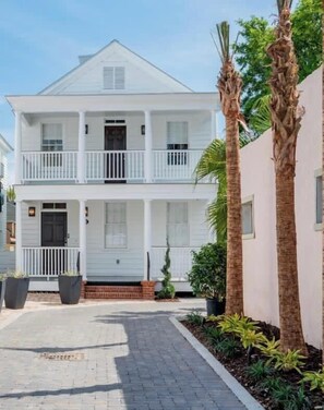 Exterior - Boutique Home & Resort Pool ‘Nantucket’ (Charleston)