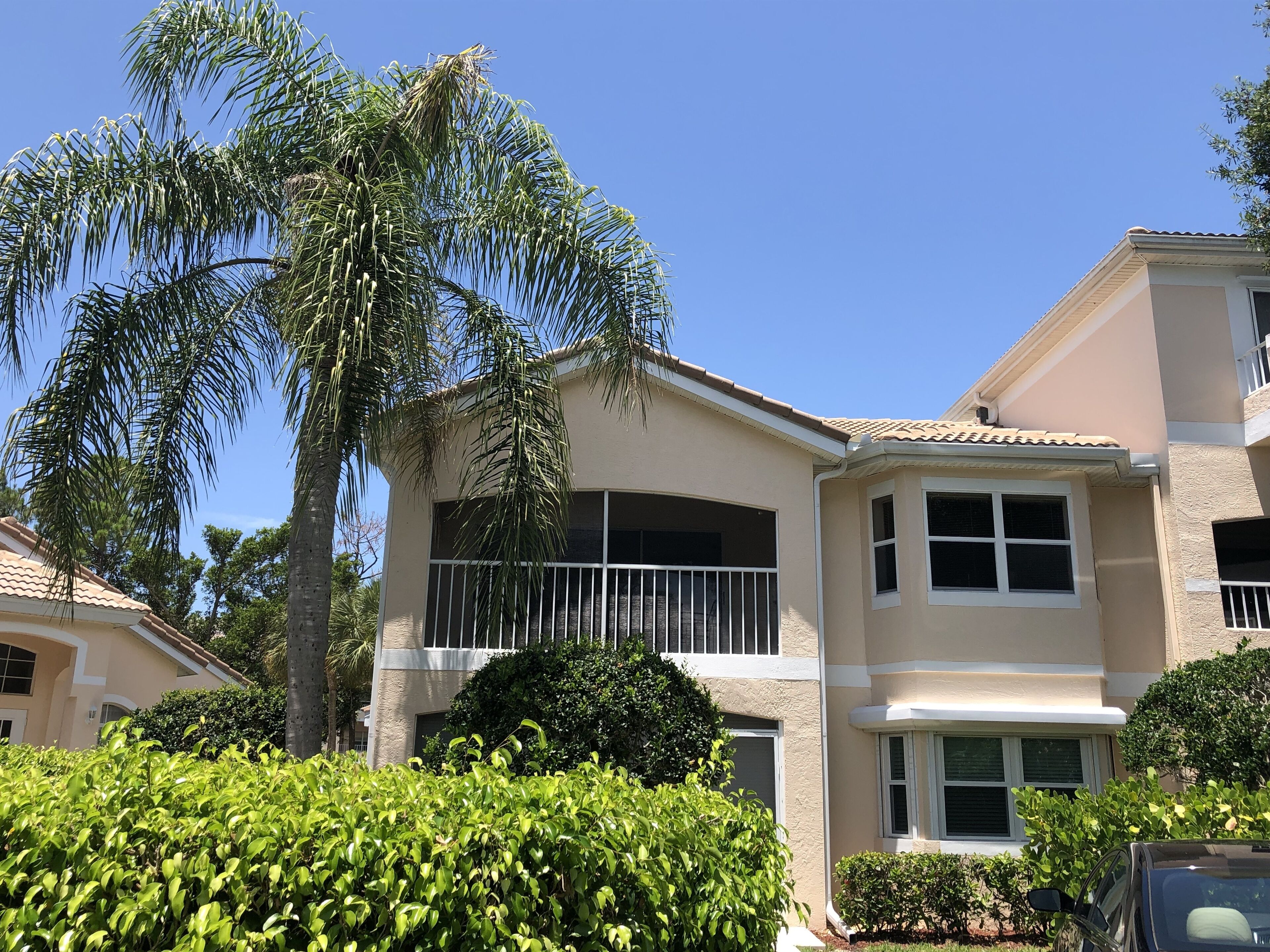 Peaceful, 3 bedroom condo in Central Naples Location 