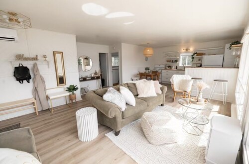 Charming 2-bedroom Riverfront paradise