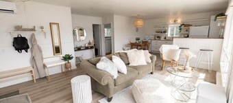 Charming 2-bedroom Riverfront paradise