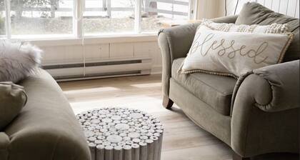 Charming 2-bedroom Riverfront paradise