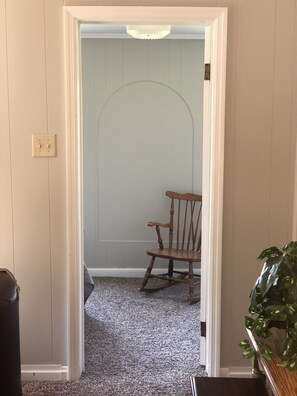 Interior - Family-friendly cottage - close to BMS, Watauga Lake, Asheville, Johnson City (Elizabethton)
