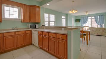 Traditional Condo | In-room dining