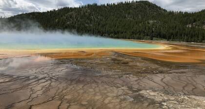 Yellowstone Retreat Rentals UD: two blocks from Yellowstone!