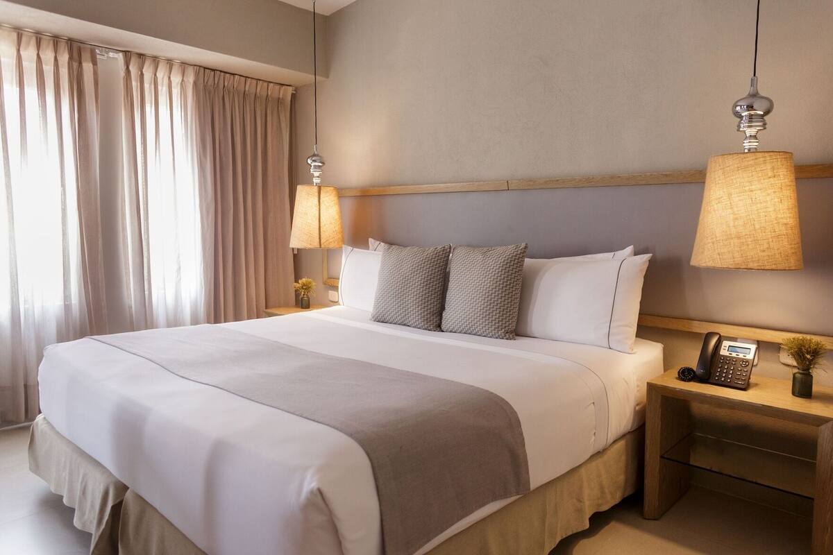 Premium bedding, minibar, in-room safe, desk