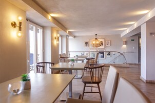 Área de estar no saguão