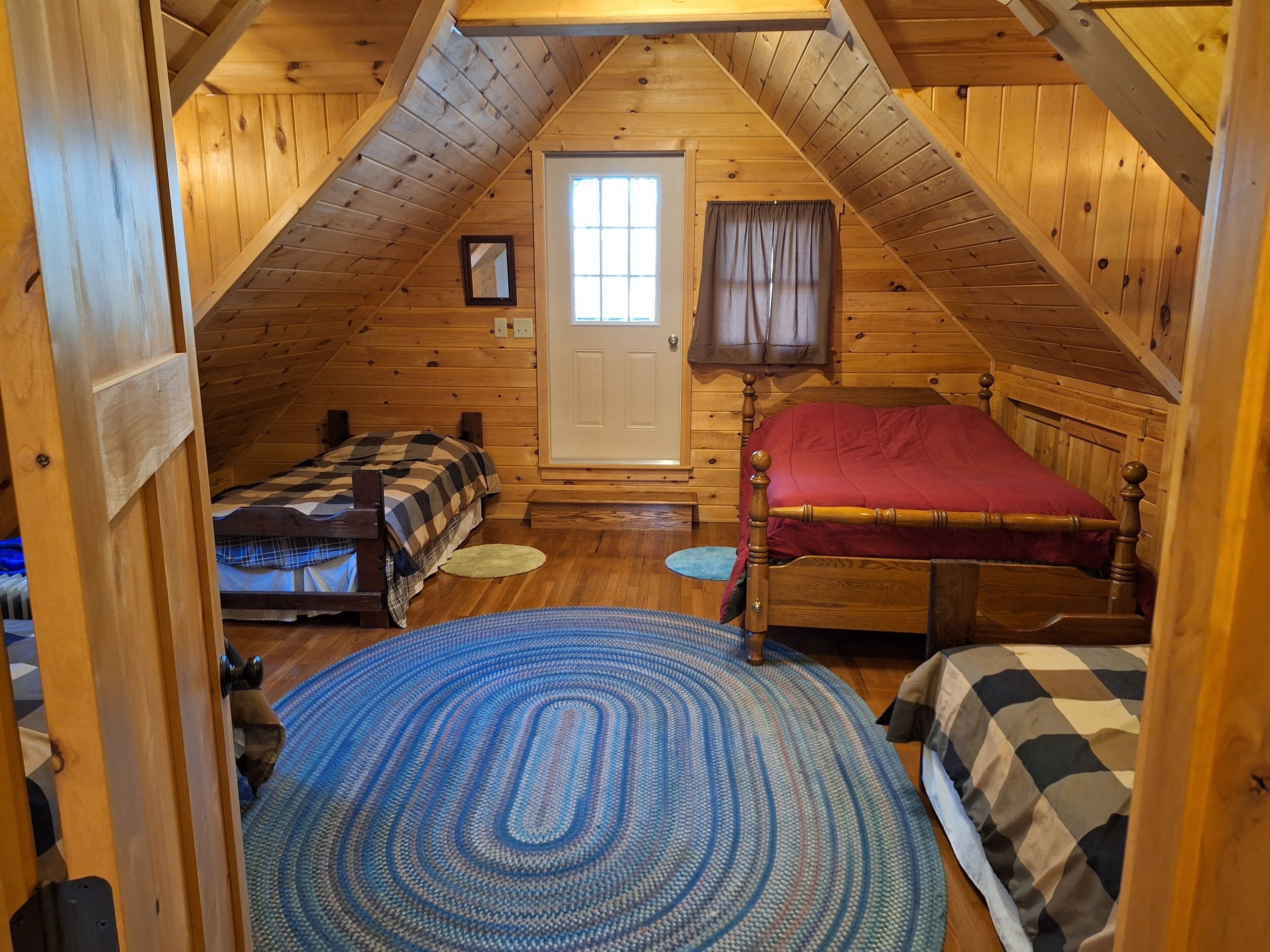 2 bedrooms, travel crib, free WiFi, bed sheets