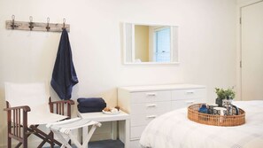3 bedrooms, desk, free WiFi, bed sheets