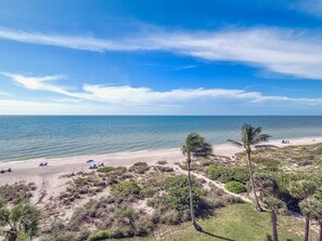 Beach - Pointe Santo Condos by Dream Vacation Rentals (Sanibel)
