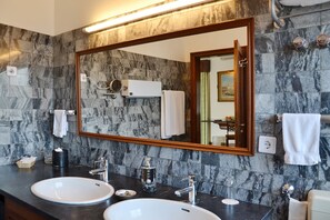 Chambre Double, salle de bains privée (Terrace) | Salle de bain