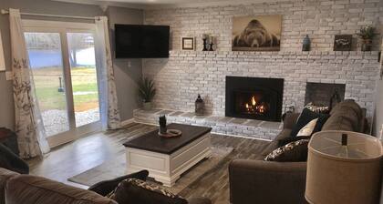 Lakefront, game room, firepit, kayaks, pedal boat, frog mat, canoe