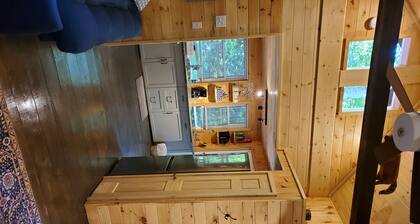 Charming Cabin at Lorimer Lakel