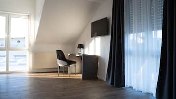 Superior Double Room | Desk, blackout drapes, free WiFi