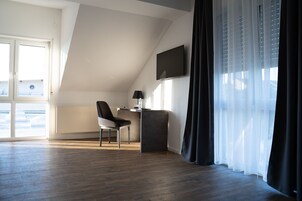 Superior Double Room | Desk, blackout drapes, free WiFi