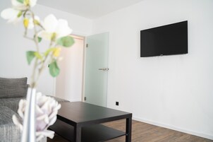 Standard Studio | Living area | 21-inch flat-screen TV with satellite channels, TV