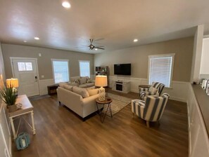 Smart TV, fireplace
